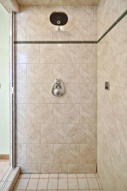 Building Photo - 5160 N Kent Ave