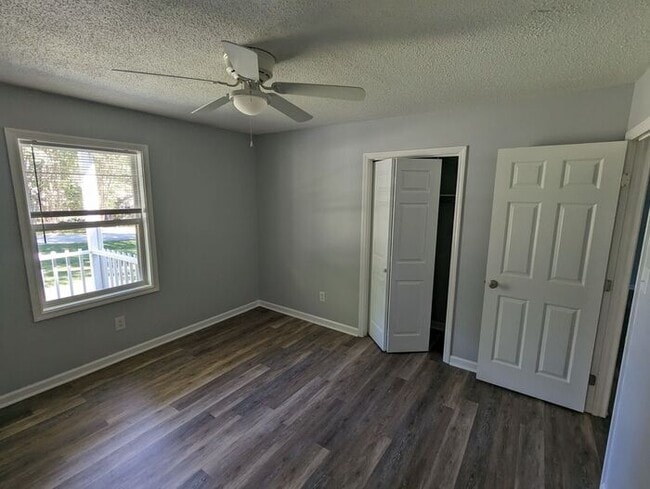Building Photo - 3BD/2BA Home in Hickory