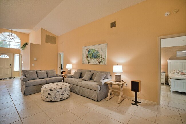 Building Photo - Seasonal Short-Term 3 Bedroom 3 Bathroom Home in The Patio Homes of Chestnut Creek!