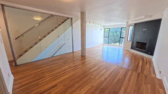 Building Photo - 5003 Diamond Heights Blvd