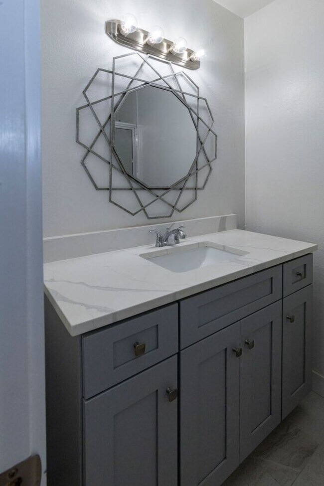 Building Photo - Charming 2BR/2.5BA Townhouse in the Heart of College Park!