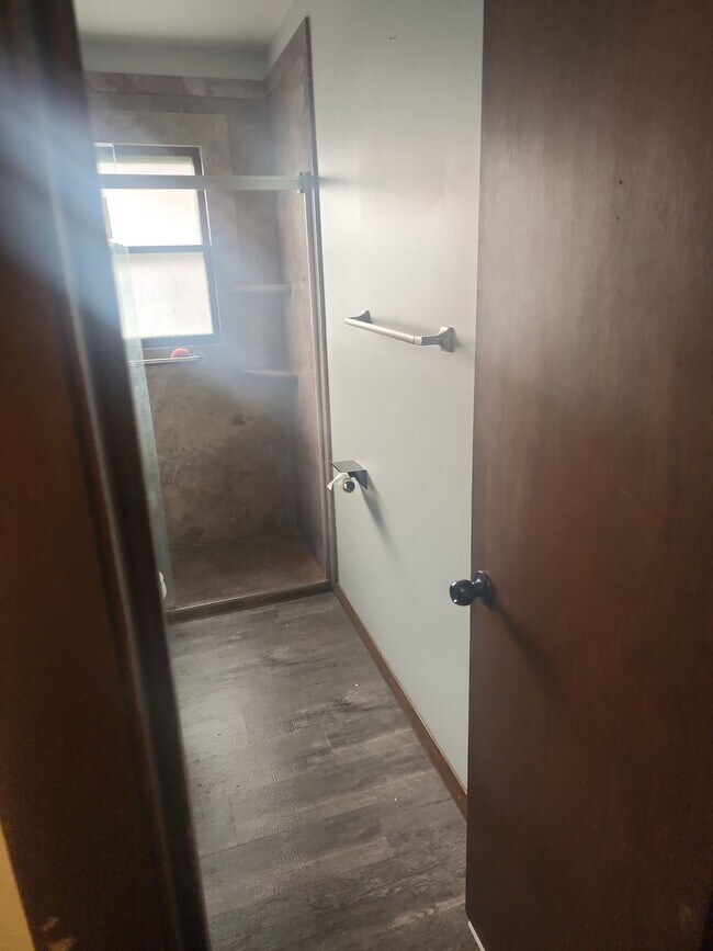 Building Photo - 1765 Valley Dr