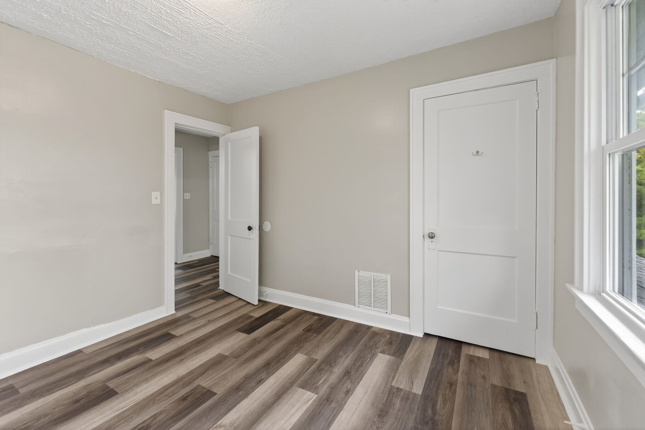 Building Photo - 1123-1125 S Ohio Ave