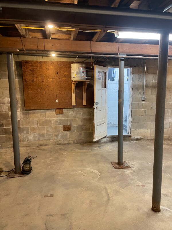 Building Photo - 200 W Chestnut Ave