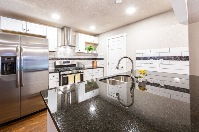 Building Photo - BEAUTIFULLY RENOVATED ONE STORY HOME IN A ...