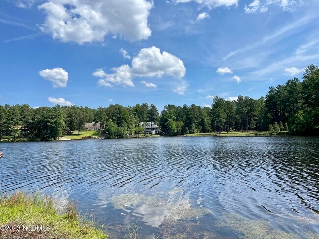 Building Photo - 245 Lakeside Dr
