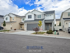 Building Photo - Single Family Home In Beautiful Community!