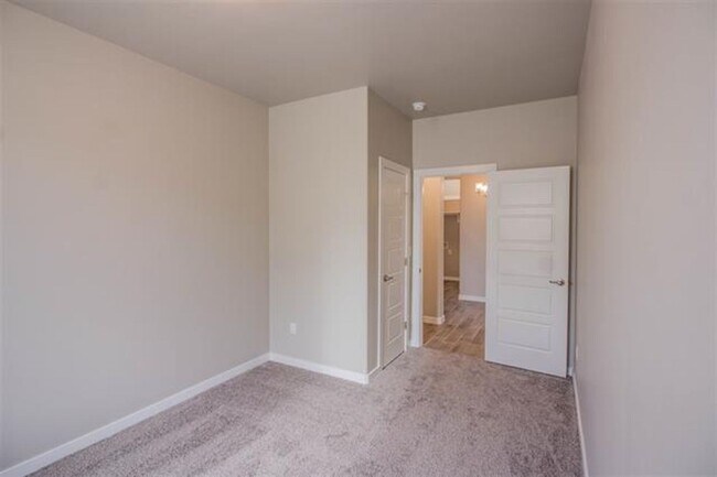 Building Photo - Spectacular 3 bed 2 bath home