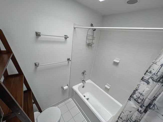 Building Photo - Beautiful 2 Bedroom 1 Bath Townhouse in Fa...