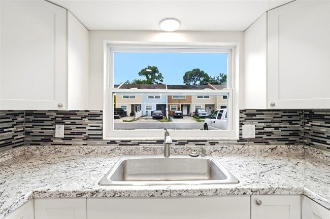 Building Photo - 2871 S Pines Dr