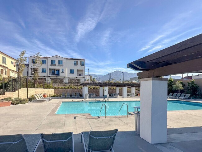 Building Photo - Beautiful Newer Construction,Townhome, 3 Bedroom / 2 Bathroom Home FOR RENT