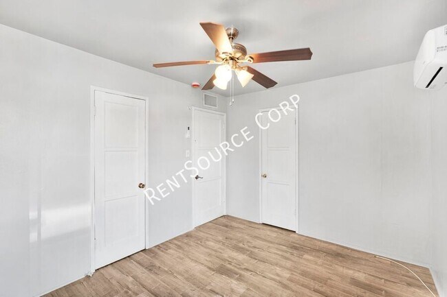 Building Photo - 1040 Flora St