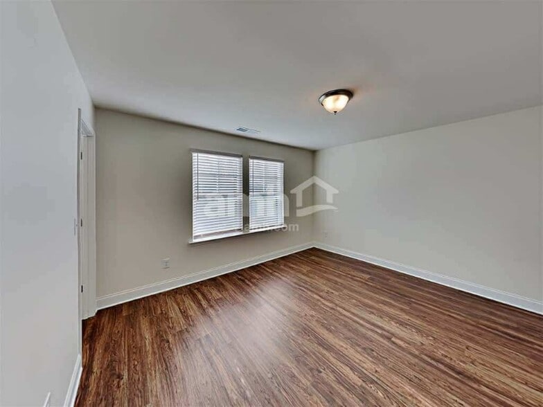 Building Photo - 50 Pointe Dr
