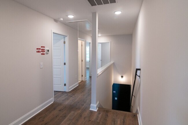 Building Photo - Gorgeous Single Family Home