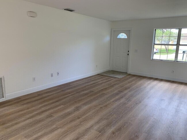 Building Photo - 1838 SE North Buttonwood Dr