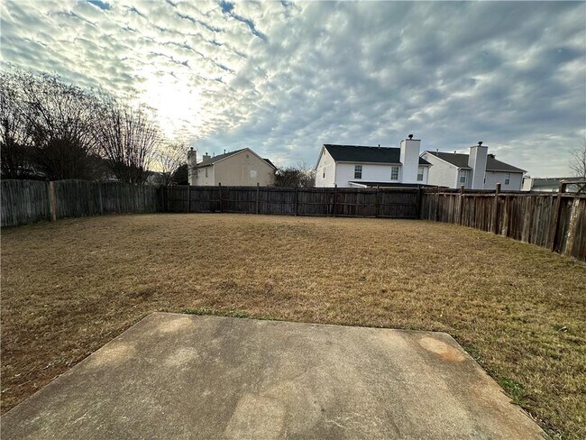 Building Photo - 590 Clairidge Ln SW