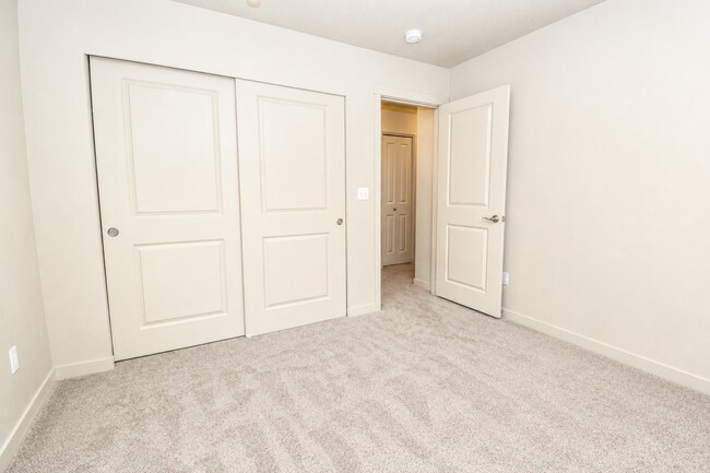 Building Photo - 216 NW 117th Loop