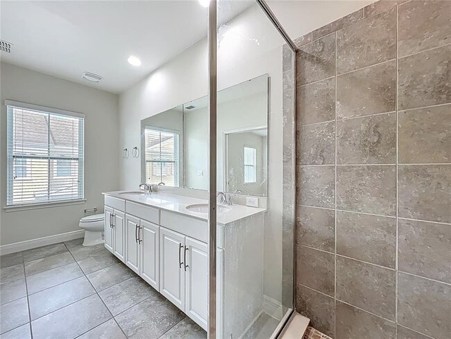 Building Photo - 561 Scotia Pl