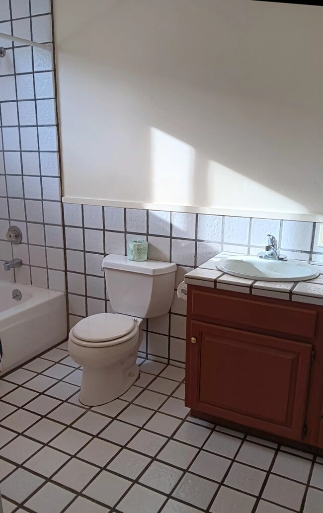 Building Photo - 15 Alvina Ave