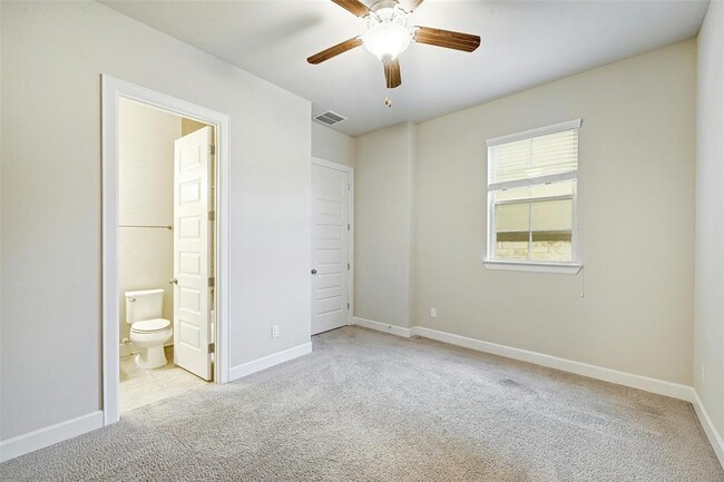 Building Photo - 5308 Via Besso Dr