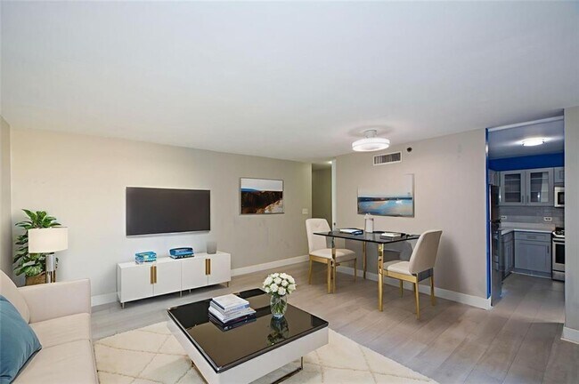 Building Photo - 620 Peachtree St NE