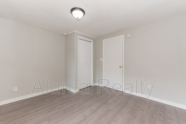 Building Photo - 9333 Kendall Dr