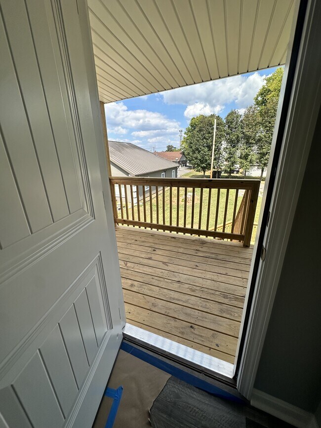 Building Photo - 208 E 17th St