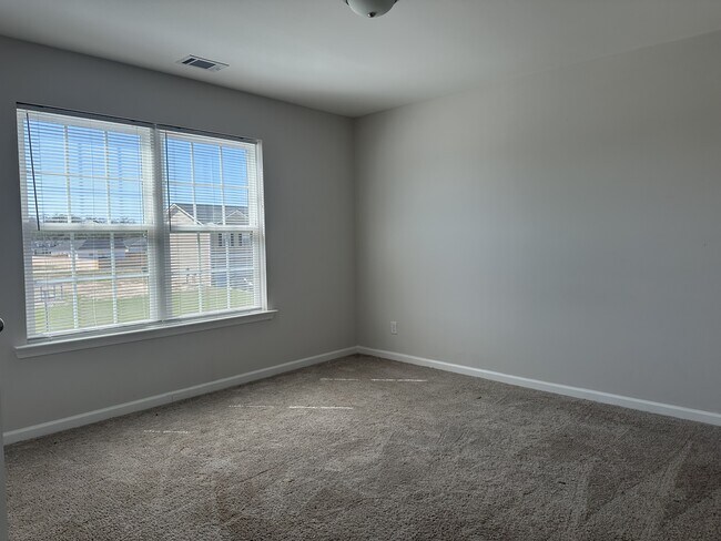 Building Photo - 96 Deerfield Dr NE