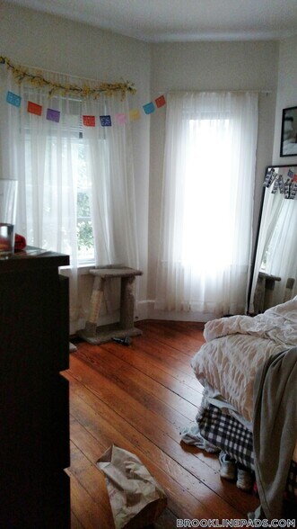 Building Photo - 127 Brook St