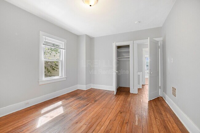 Building Photo - 627 S 38th St