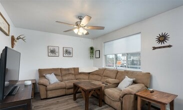 Building Photo - 208 Show Pl