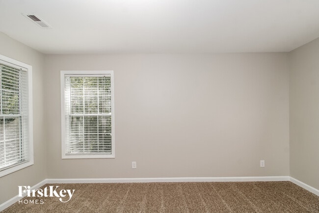 Building Photo - 501 Willowview Dr