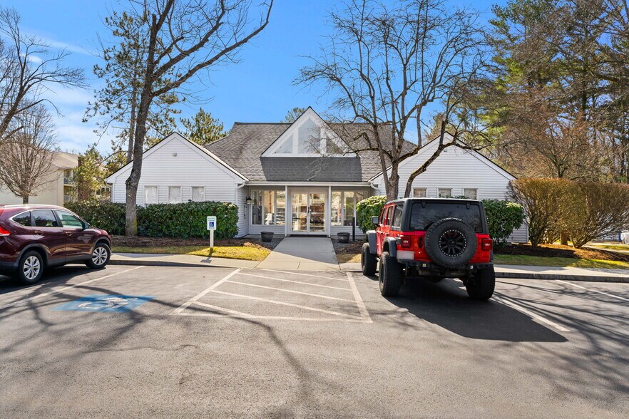 Building Photo - 5 Thoreau Ct