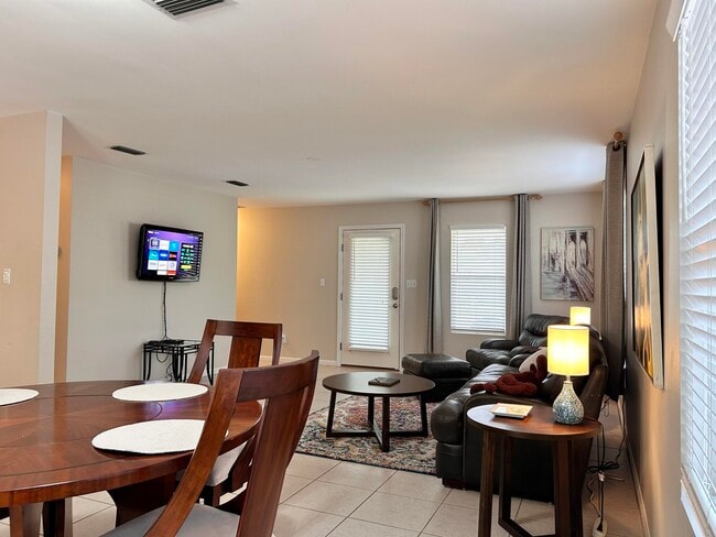 Building Photo - 19 Coco Ct