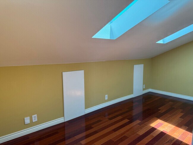 Building Photo - 2750 Sea View Pkwy