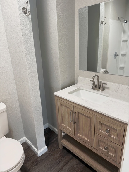 Master bath - 1018 S Blackwill St