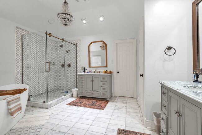 Building Photo - "Discover Your Dream Home: Spacious 4-Bedr...