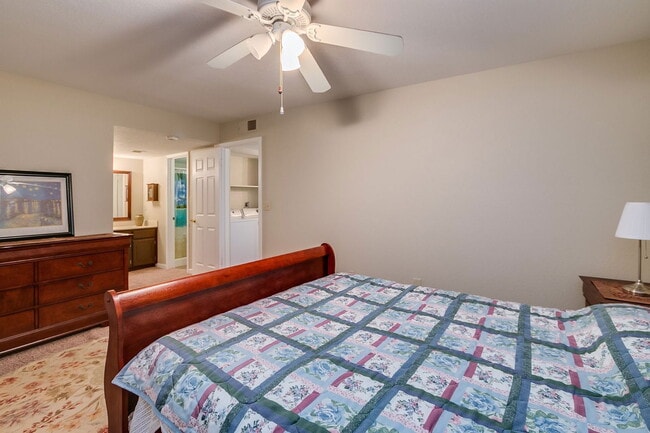 Building Photo - 460 N 64th Pl