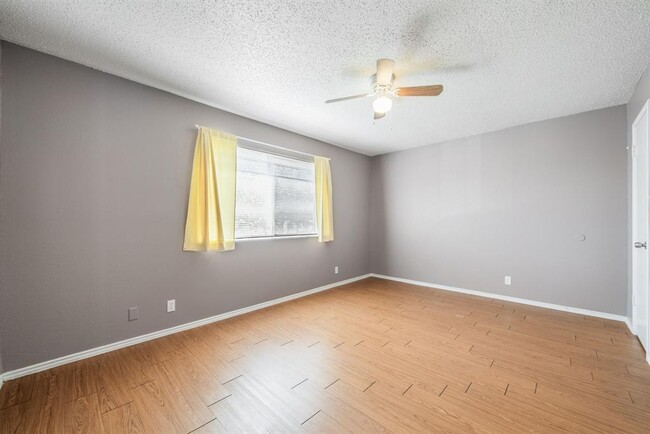 Building Photo - 5807 Spring Meadow Rd
