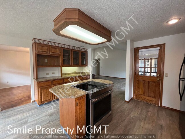 Building Photo - Three Bedrooms single house in NE Portland with double garage