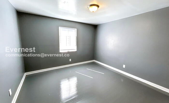 Building Photo - 2421 29th Street Ensley