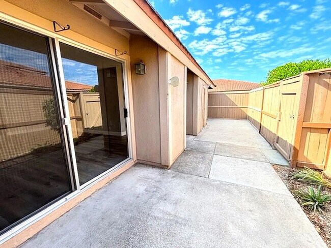 Building Photo - 2174 Larch Ln
