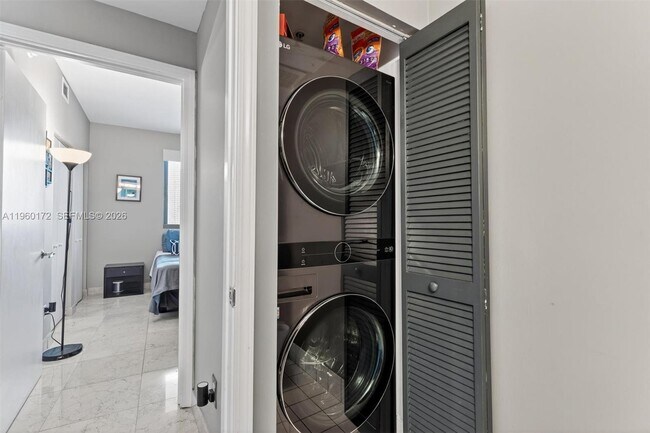 Building Photo - 601 NE 36th St