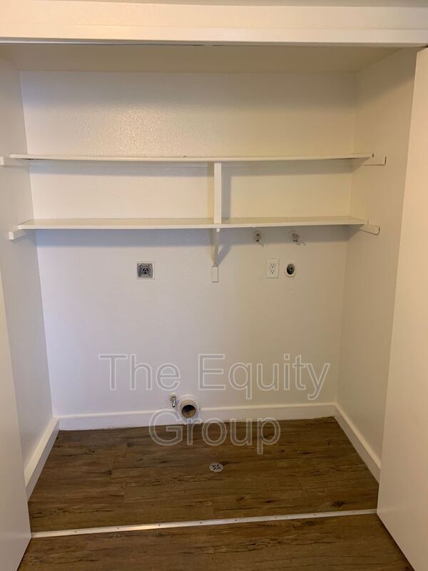 Building Photo - 3928 W Meadow Ave