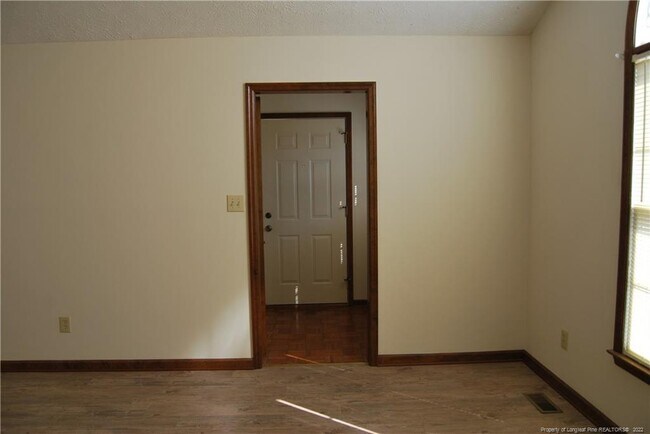 Building Photo - 5837 Maidstone Ln