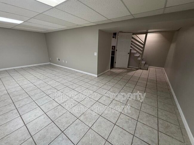 Building Photo - 10 Ronda Dr