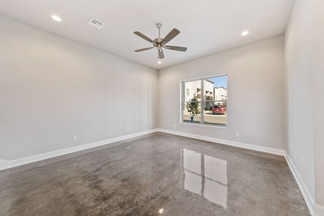 Building Photo - FOR RENT in YOUNGSVILLE!