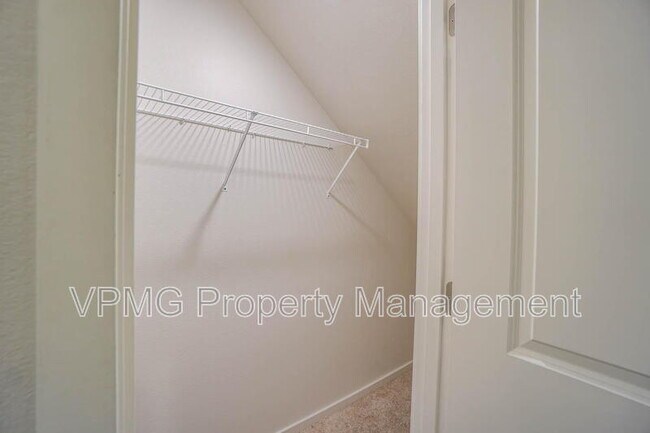 Building Photo - 2105 NE 118th Pl