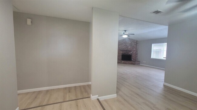 Building Photo - 22131 Pearl Lake Dr