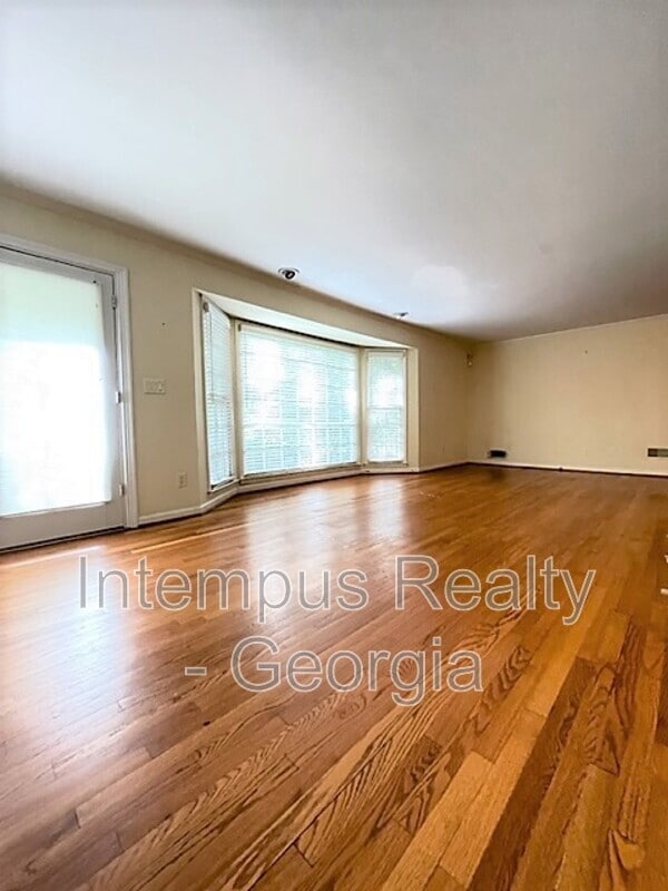 Building Photo - 3474 Sunderland Cir NE